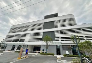 202307101338434-768x521-1-300x204 岳阳市首个新能源汽车充电综合体项目起头试运营